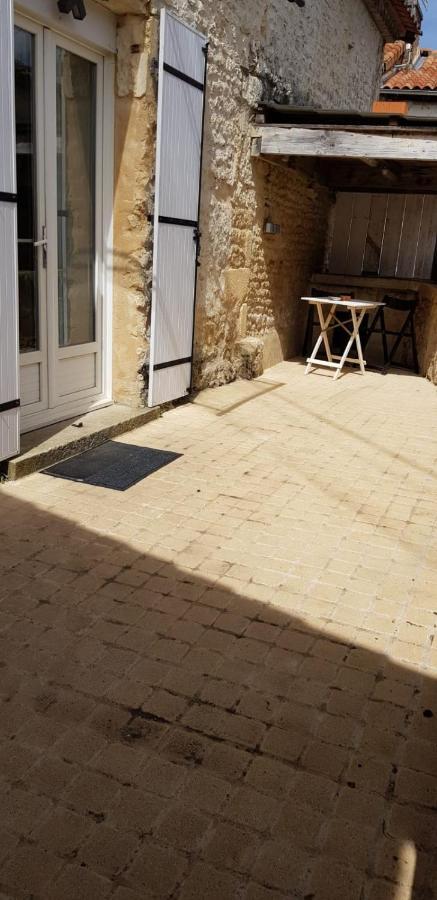 Maison Au Coeur D'Un Village Pres D'Angouleme Champniers  Buitenkant foto